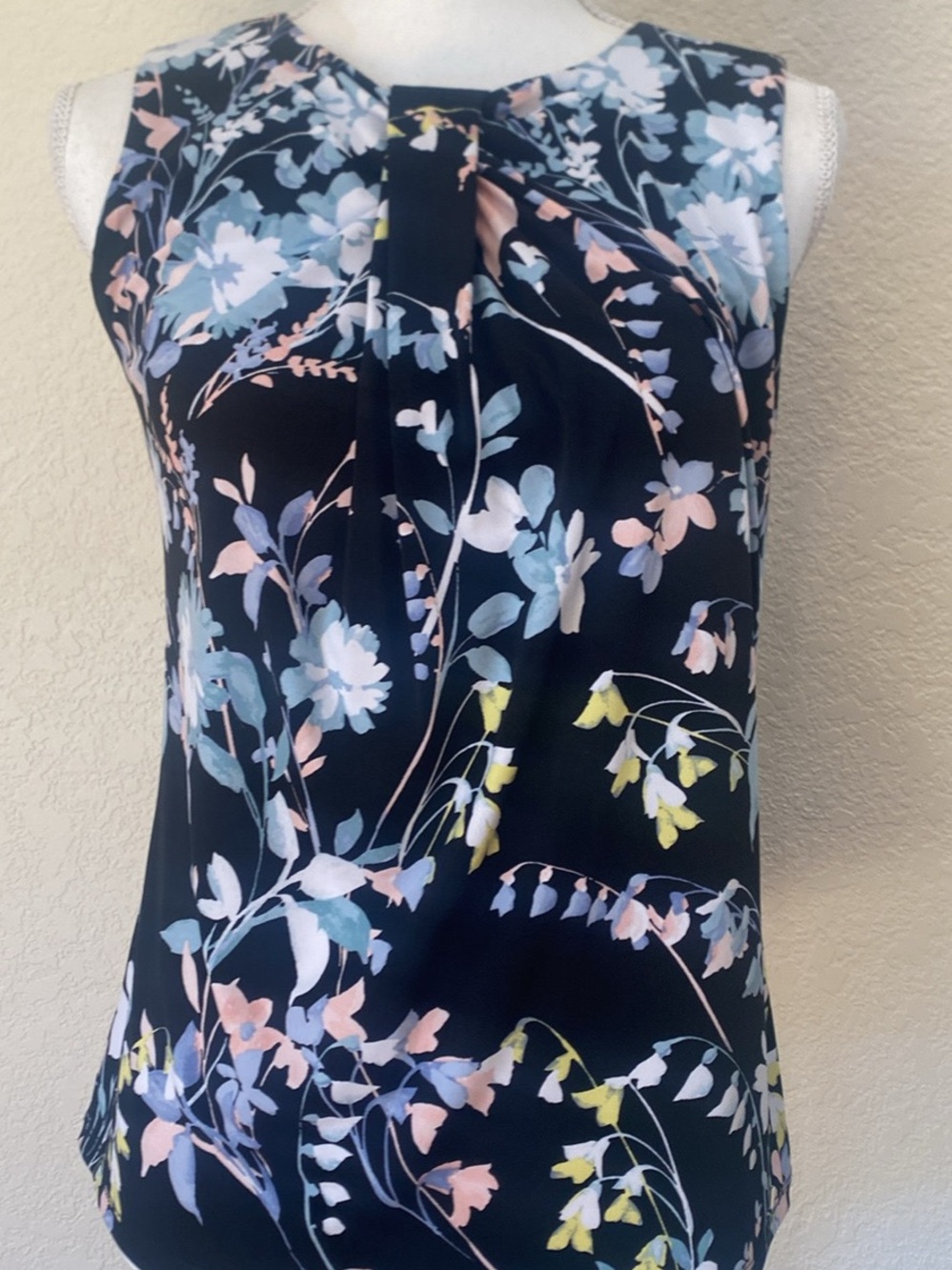 Calvin Klein Black Floral Pleated-Front Sleeveless Tank